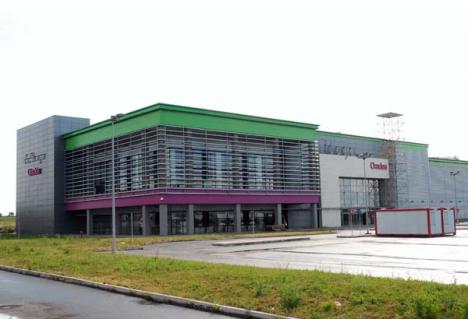RENĂSCUT. La un an după ce a cumpărat cu 30,5 milioane euro proiectul falimentar Tiago, miliardarul Gabriel Popoviciu pregăteşte relansarea complexului sub numele Oradea Shopping City, care va include un cinematograf 3D